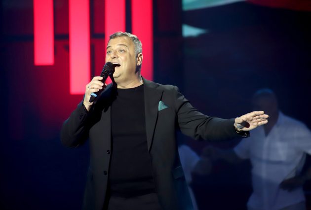 Viktor Dimitrievski u finalu otpevao pesmu koja je prvi put izvedena u istoriji takmičenja "Nikad nije kasno" 19 VIKTOR DIMITRIEVSKI FOTO ELENA 1 ok 1