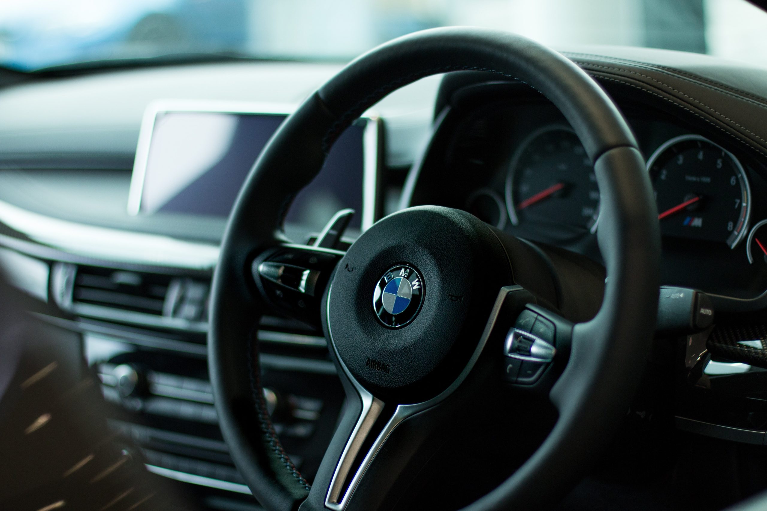 Stvari koje ne smete da ostavljate u automobilu na visokim temperaturama, mogu da izazovu opasnost 5 automobil 2