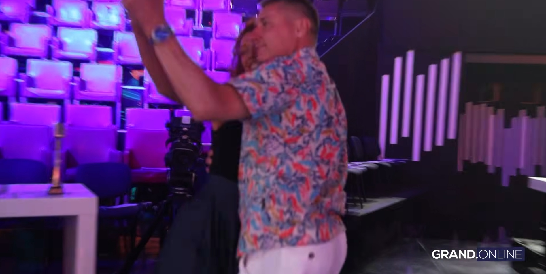 Šou može da počne: Zavirite iza scene pred večerašnje finale "Nikad nije kasno" (VIDEO) 7 bekstejdz 4