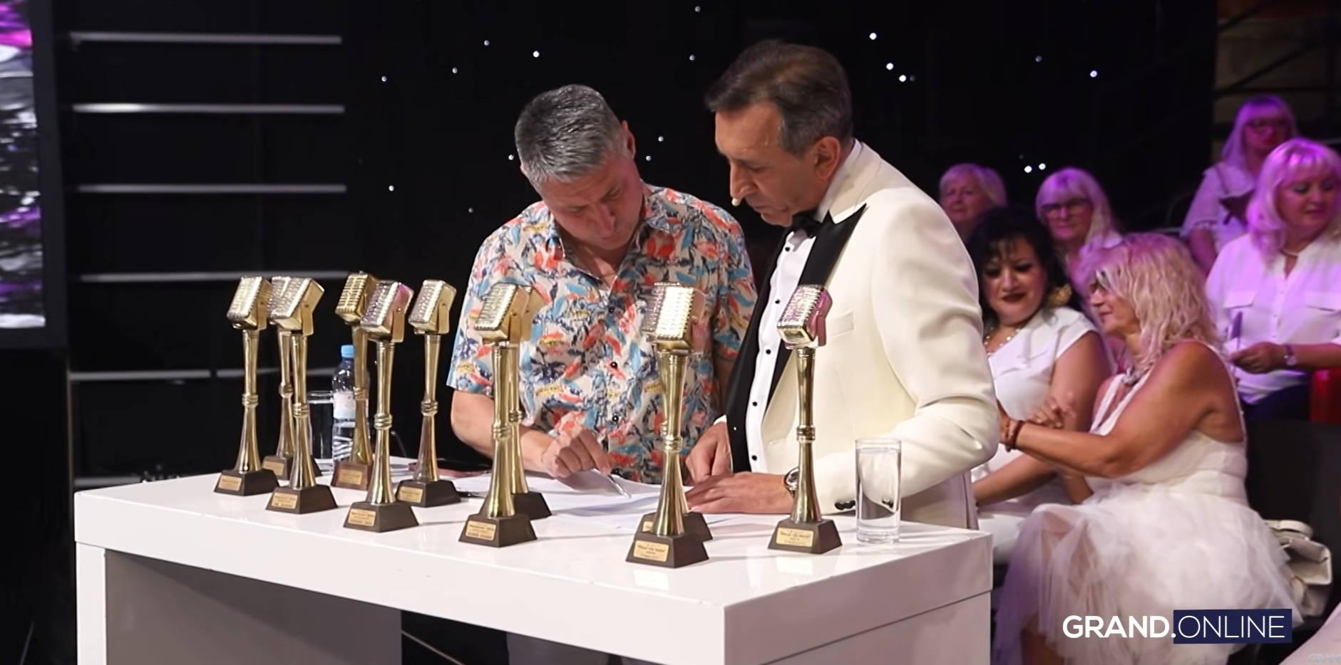 Šou može da počne: Zavirite iza scene pred večerašnje finale "Nikad nije kasno" (VIDEO) 8 bekstejdz 6