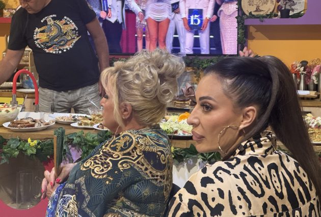 Ekskluzivno iz bekstejdža "Zvezda Granda": Ceca i Snežana Đurišić lavovski bodre svoje takmičare u finalu (VIDEO) 18 bekstejdz
