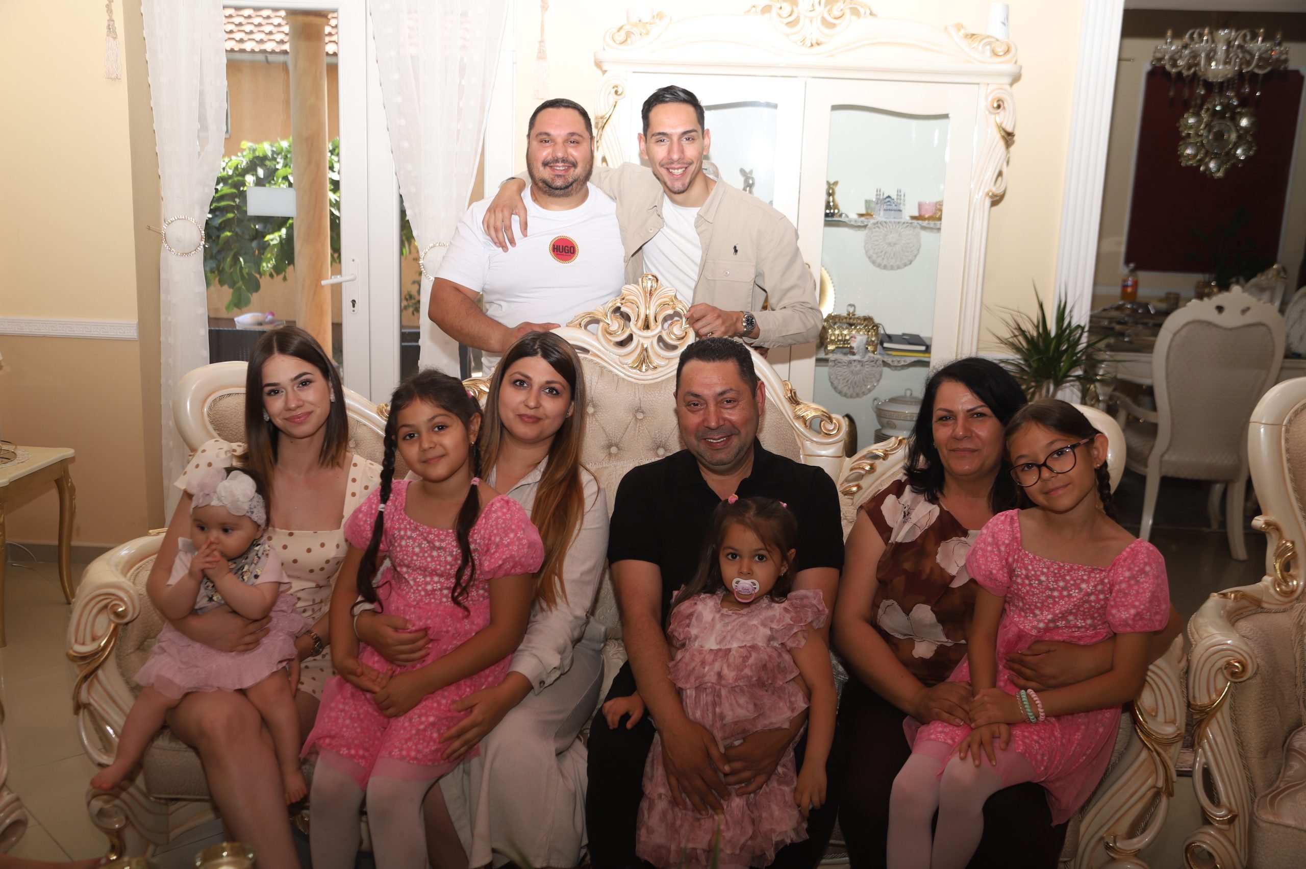 Roditelji Bubija i Nadice Ademov pokazali emocije pred kamerama: "Bilo nam je baš teško" (VIDEO) 4 bubi ademov.J 5
