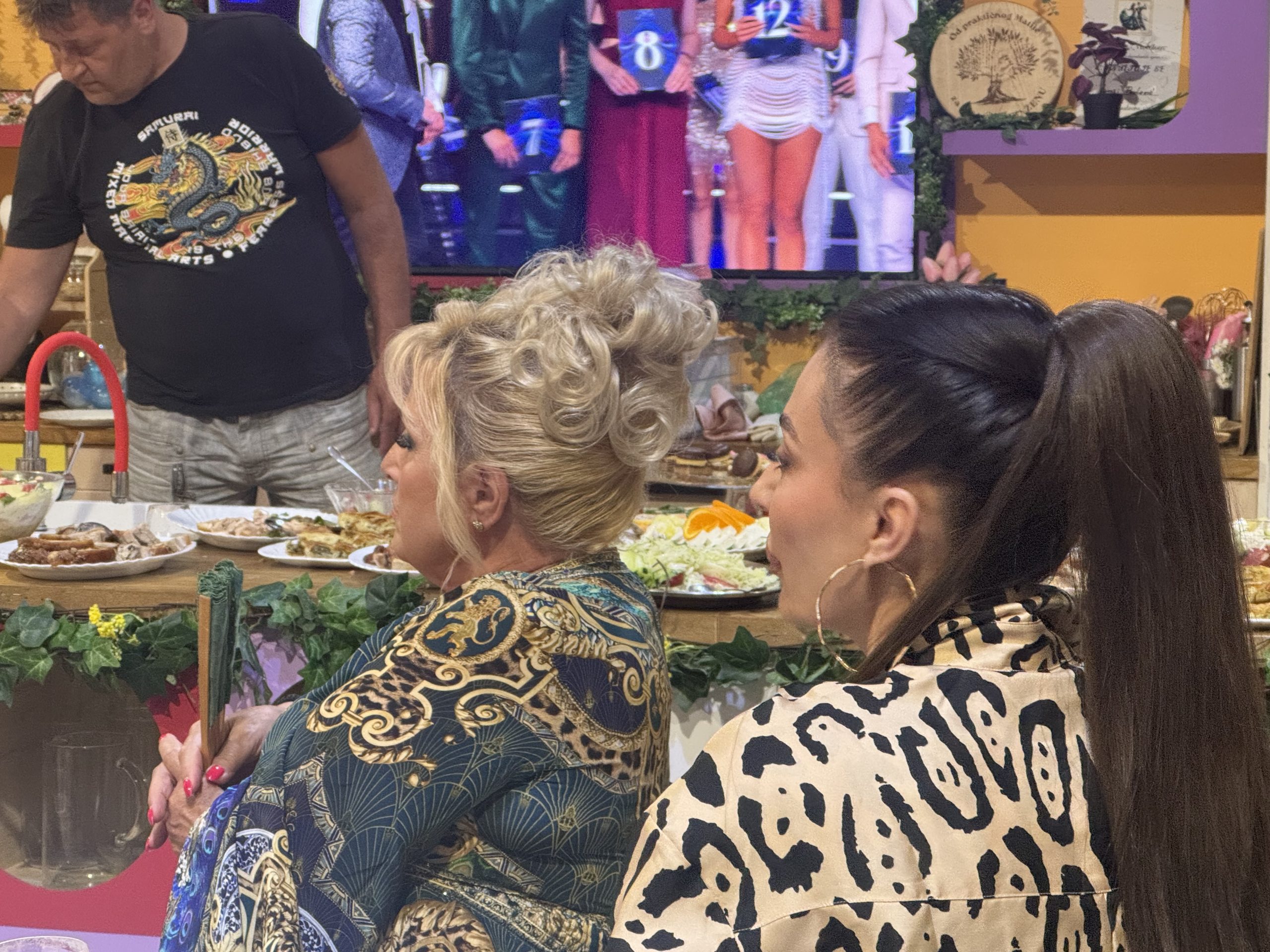 Ekskluzivno iz bekstejdža "Zvezda Granda": Ceca i Snežana Đurišić lavovski bodre svoje takmičare u finalu (VIDEO) 6 ceca i snezana