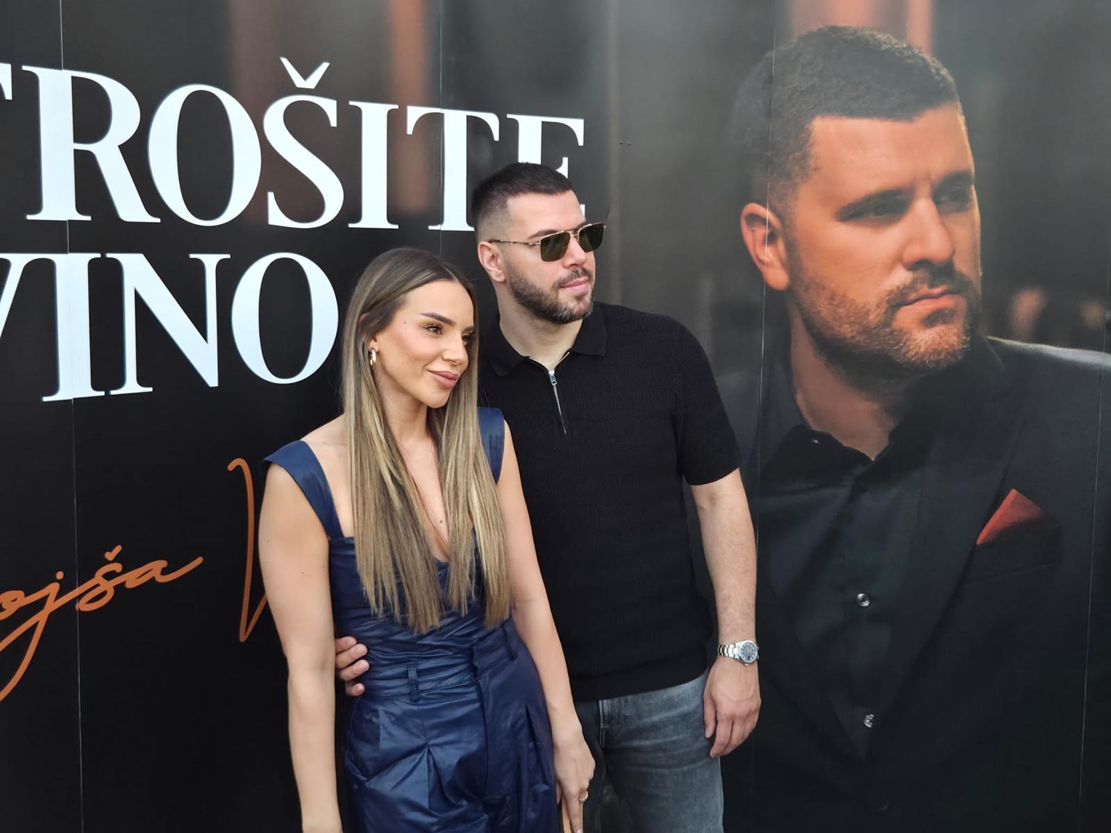 Estrada u problemu: Ivana Pavković i Petar Mitić otkrili šta se zaista dešava (VIDEO) 5 f6dd0677 556b 4843 8ffd c4757ce4f4e3 1B40538C DF23 4BAD A2F4 61365285198C 1