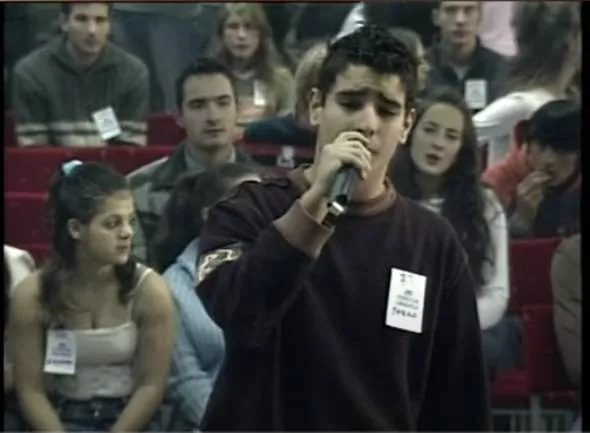 Sećamo se pobednika... Živi burno, vozi brzo, a njegove hitove znaju svi: Bio je maloletan kad je trijumfovao u "Zvezdama Granda", a ovako je Popović pomogao najskandaloznijem pobedniku "Zvezda Granda" (FOTO) 8 image 10 12