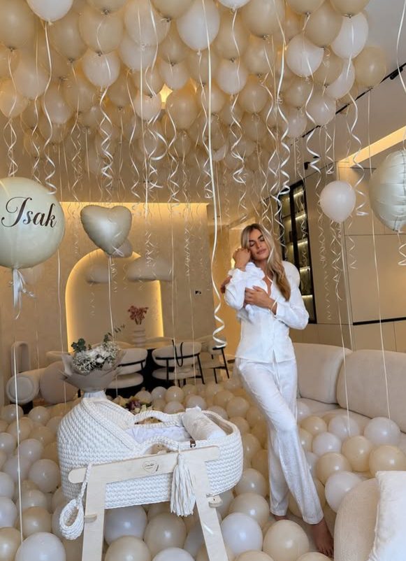 Ivona Polumenta stigla kući sa sinom: Luksuzni stan u Novom Sadu pretvoren u bajku, sve je u znaku dočeka (FOTO) 7 image 17 18