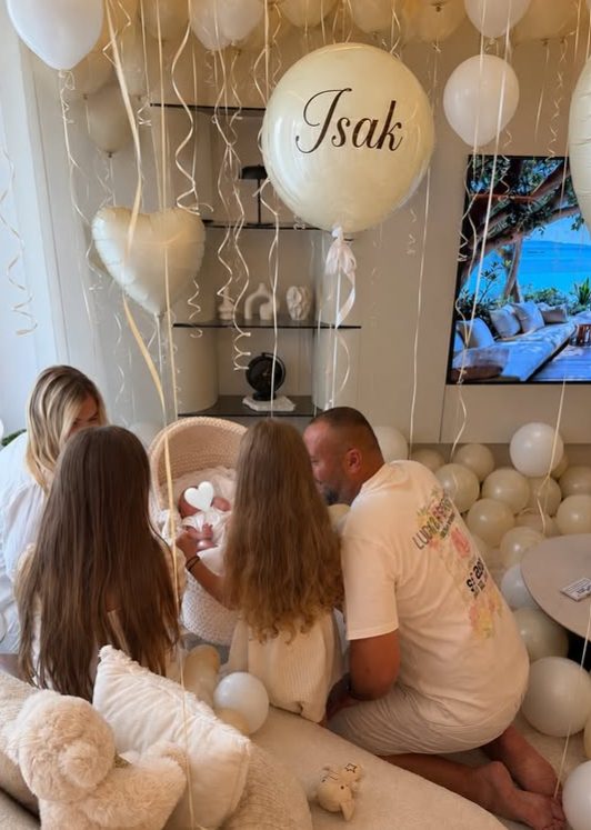 Ivona Polumenta stigla kući sa sinom: Luksuzni stan u Novom Sadu pretvoren u bajku, sve je u znaku dočeka (FOTO) 6 image 17 19