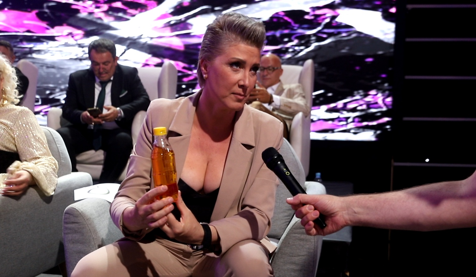 Niko nije očekivao da je Radina pita bila najtraženiji artikal tokom finala "Nikad nije kasno": "Ne znam da li je mesila ona ili njena čukunbaba" (VIDEO) 6 lidija cvetkovic 2