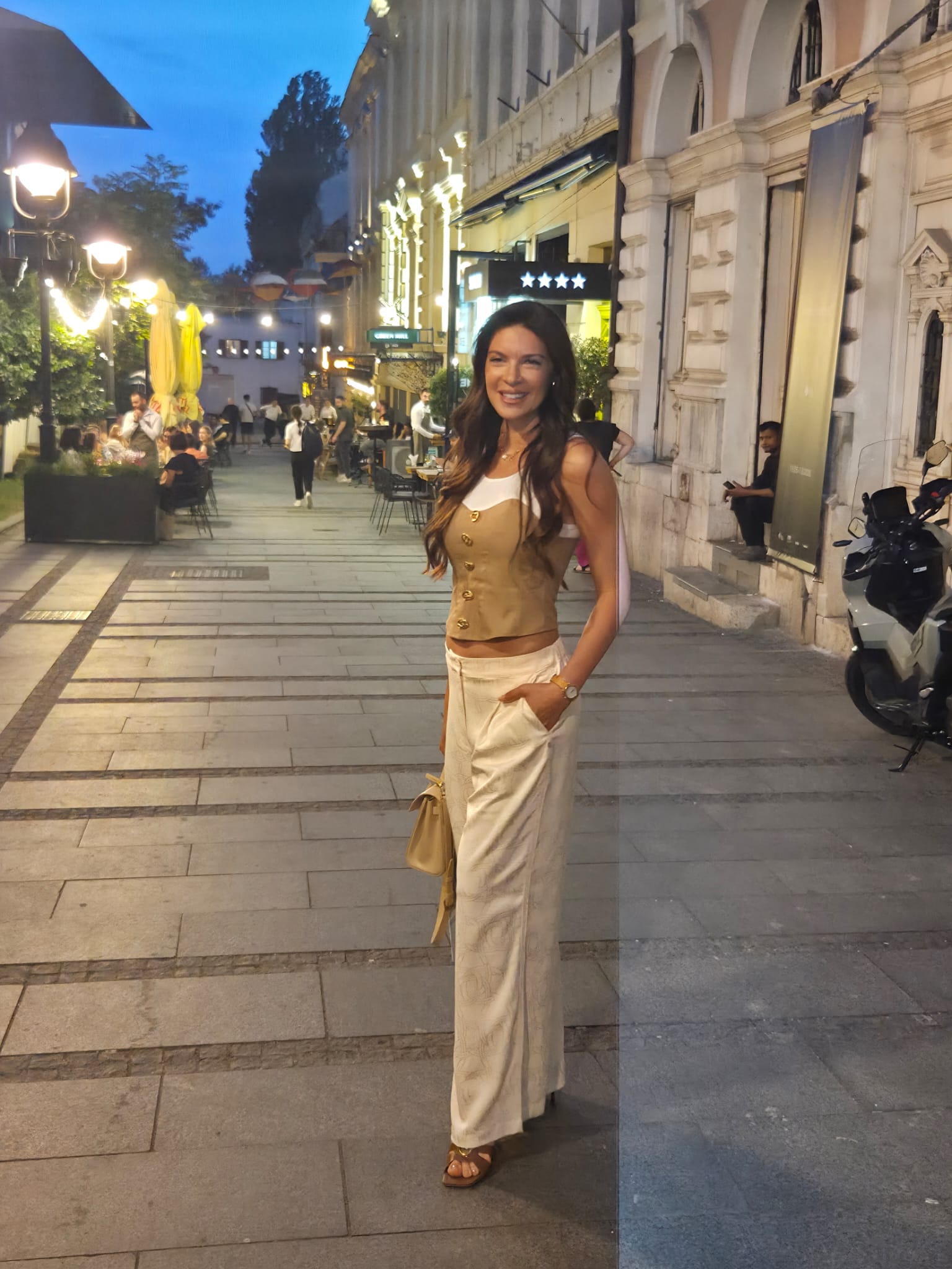 Pola Beograda se sinoć okretalo za Sanjom Kužet, mnogi tvrde da nikad bolje nije izgledala (VIDEO) 7 sanja kuzet 1