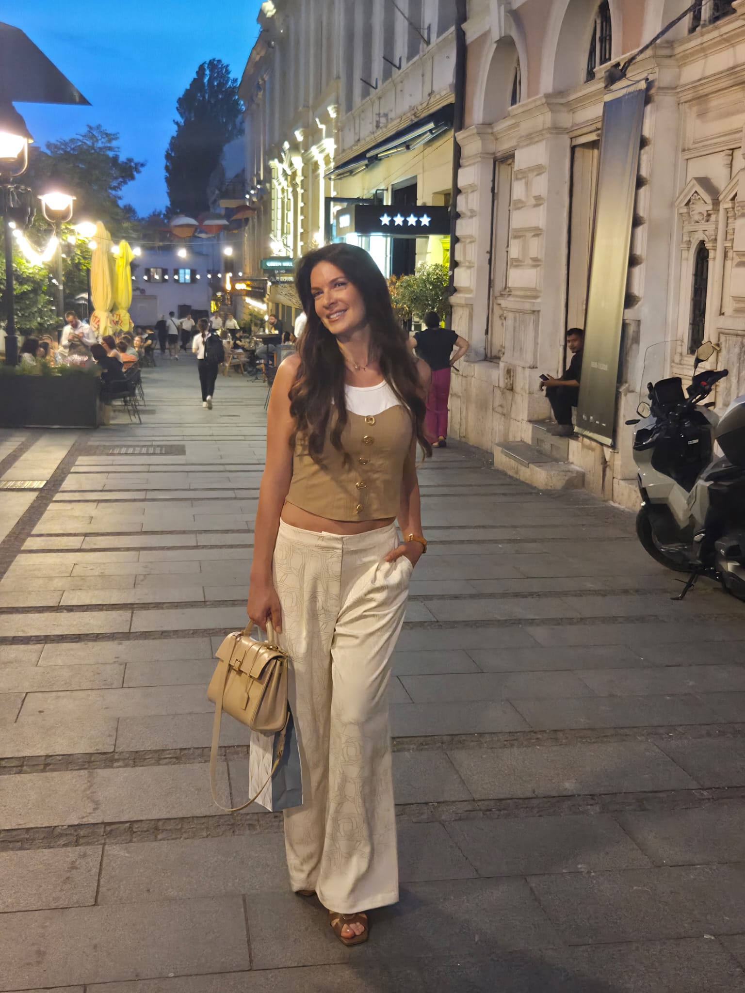 Pola Beograda se sinoć okretalo za Sanjom Kužet, mnogi tvrde da nikad bolje nije izgledala (VIDEO) 8 sanja kuzet 2