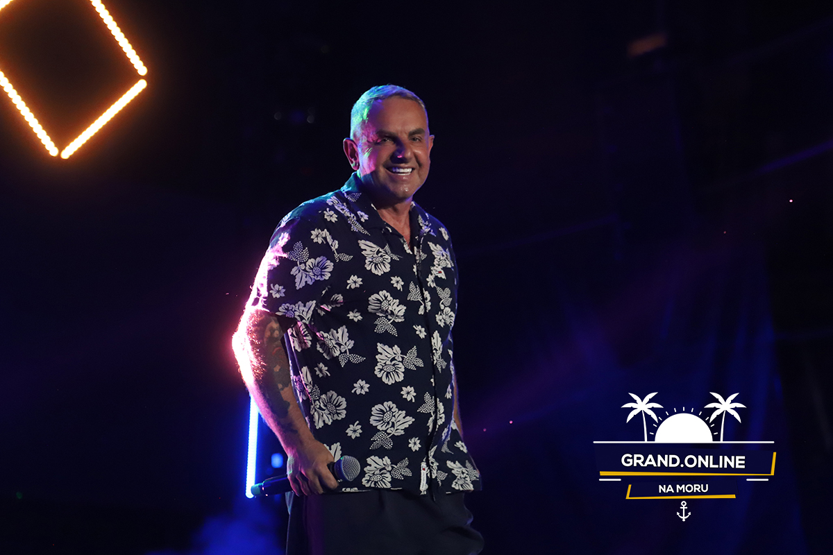 Spektakl na 600 metara iznad mora: Legende dens scene osvojile Budvu, atmosfera dovela publiku "do ludila" (VIDEO) 7 1