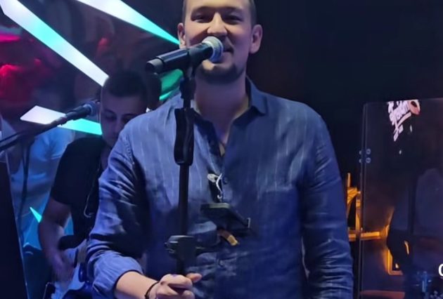 Uroš Živković napravio spektakl u Budvi, pa pred svima pozdravio proslavljenog košarkaša: "Moj veliki brat i prijatelj" (VIDEO) 19 1000302563 1
