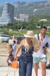 Paparazzo: Dara Bubamara uhvaćena sa dečkom pred nastup u Bečićima, prolaznici se okretali za njima (FOTO) 15 2cd47d5d 09a0 4de7 b2a6 a2ff27f33939