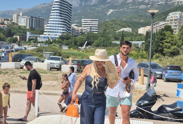 Paparazzo: Dara Bubamara uhvaćena sa dečkom pred nastup u Bečićima, prolaznici se okretali za njima (FOTO) 9 2cd47d5d 09a0 4de7 b2a6 a2ff27f33939
