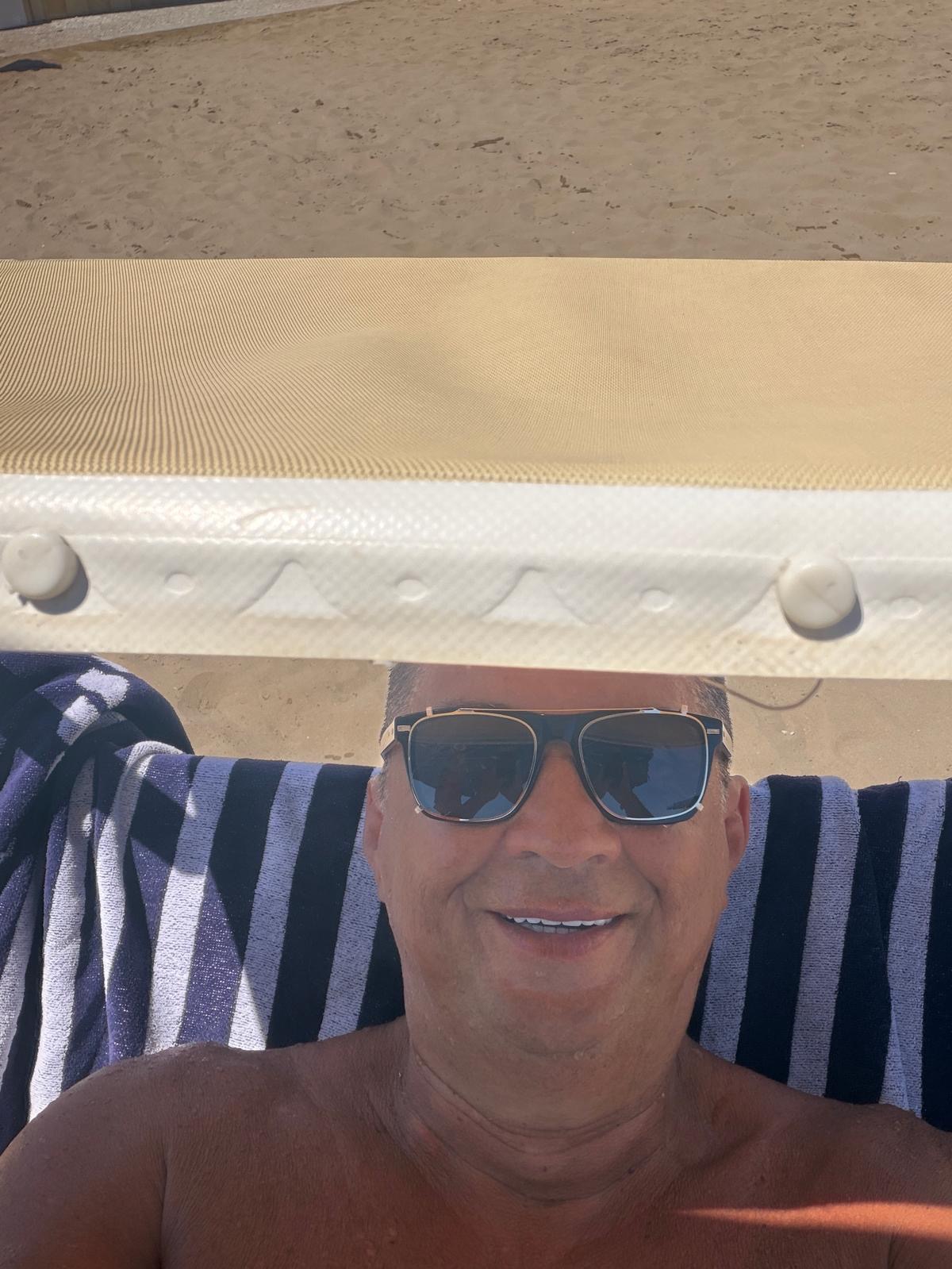 Voditelj Zoran Pejić Peja otputovao na zasluženi odmor: Evo kako uživa u letovalištu koje je voleo i Saša Popović (FOTO) 7 40025284 22d3 4fc4 9a60 3a5c6803c99f