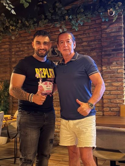 "Imao sam tremu kad smo se sreli": Bojan Ilievski se družio sa ovim pevačem, dobio vredne savete, pa zajedno zapevali njegov veliki hit (FOTO) 23 Bojan Ilievski i Jasar5