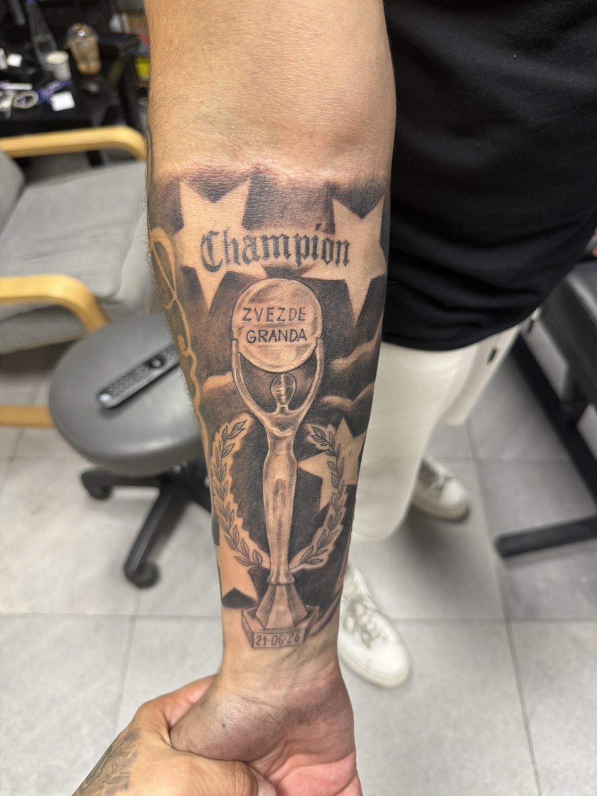 Ovo još nijedan pobednik "Zvezda Granda" nije učinio: Bojan Ilievski na nesvakidašnji način ovekovečio svoj trijumf u "Zvezdama Granda" (FOTO) 6 IMG 5347