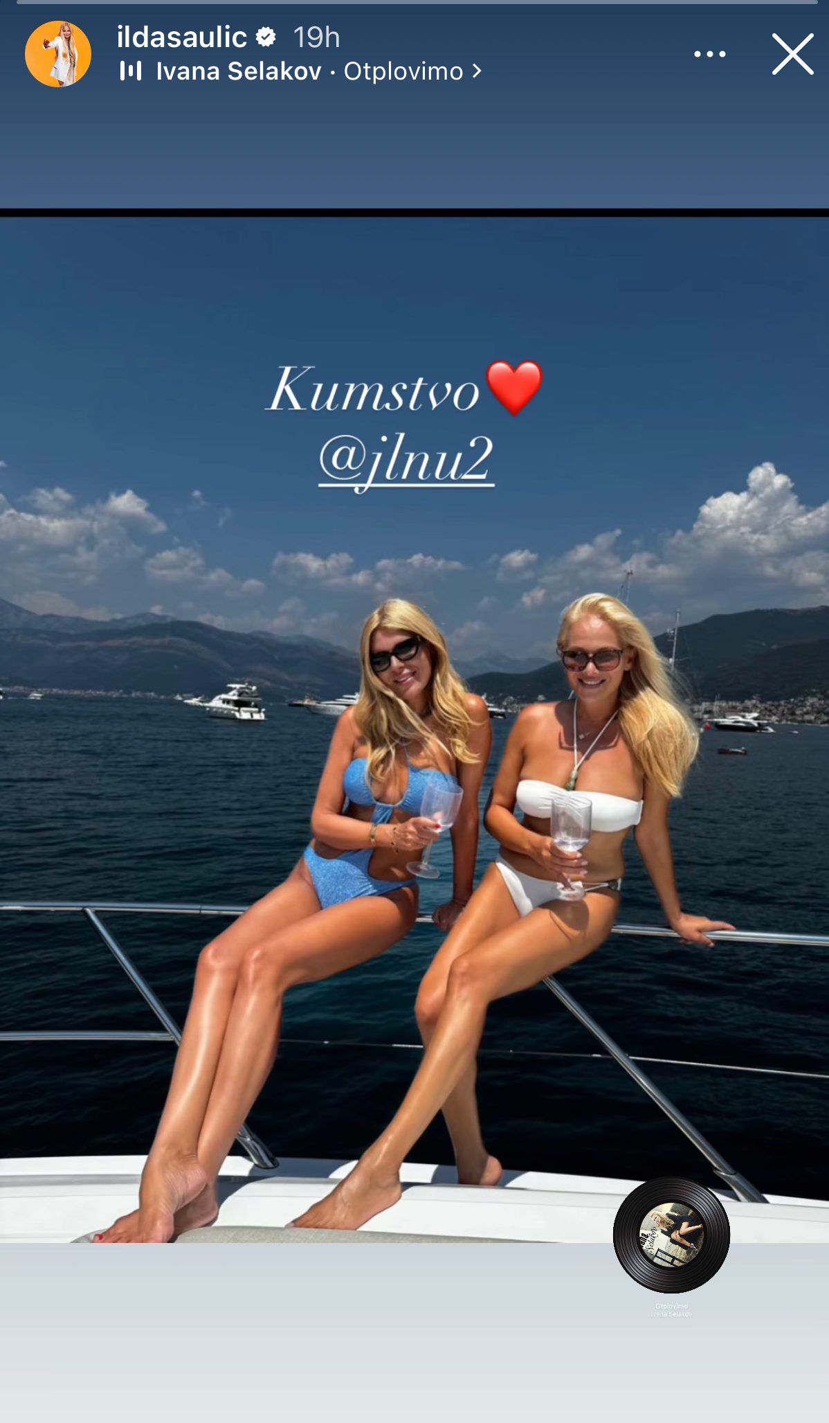 Ilda Šaulić uživa sa kumom na luksuznoj jahti: Pozirale u kupaćim kostimima i raspametile pratioce (FOTO) 6 IMG 9186 1