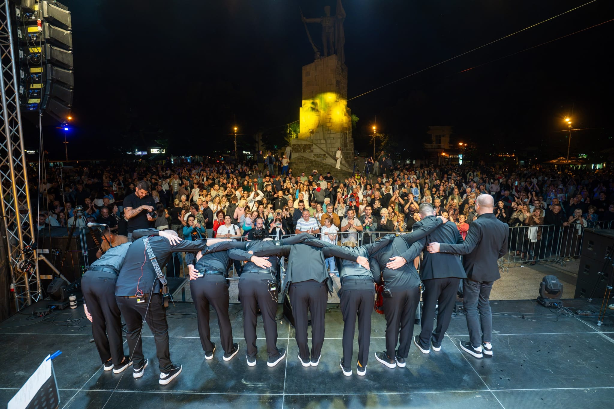 Kraljevo zagrlilo svog virtouza: Aleksandar Sofronijević priredio muzički spektakl u rodnom gradu! 5 PHOTO 2026 07 25 13 40 48 2