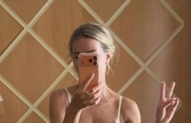 Ne prestaje da oduševljava: Vesna Đogani u provokativnom kupaćem kostimu pokazala izvajano telo, pratioci bez reči (FOTO) 13 Screenshot 2026 07 08 114723