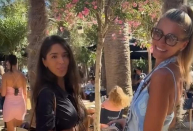 Đina Džinović se oglasila sa Mikonosa i pokazala skupocenu ogrlicu koju nosi na dejtu (FOTO) 19 Screenshot 2026 07 14 175421