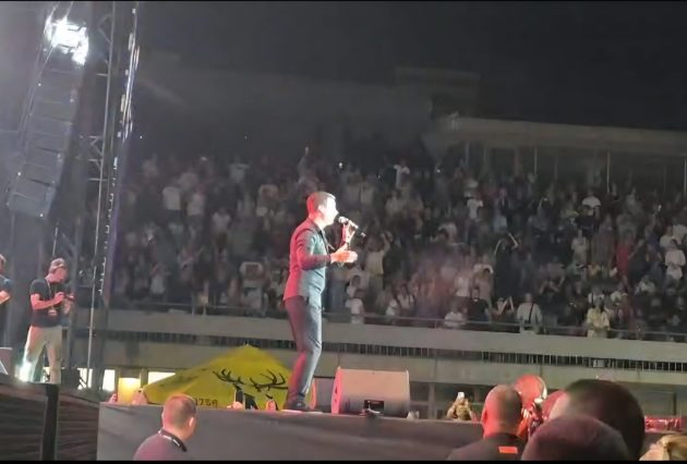 "Mali mrav" sve podigao na noge na koncertu Milančeta Radosavljevića (VIDEO) 15 Screenshot 20260703 231245 WhatsApp