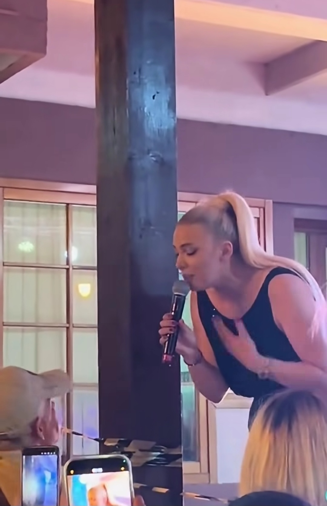 Milica Todorović se popela na stolicu i zapevala ocu: Prizor sa slavlja raznežio sve (VIDEO) 4 Screenshot 20260714 100143 Instagram