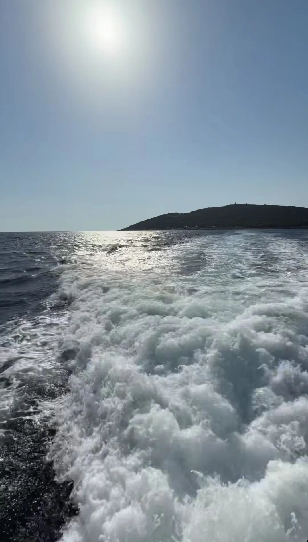 Dara Bubamara između nastupa pobegla na luksuznu jahtu, a tek da vidite ko joj pravi društvo (FOTO) 7 Screenshot 20260717 181146 Instagram