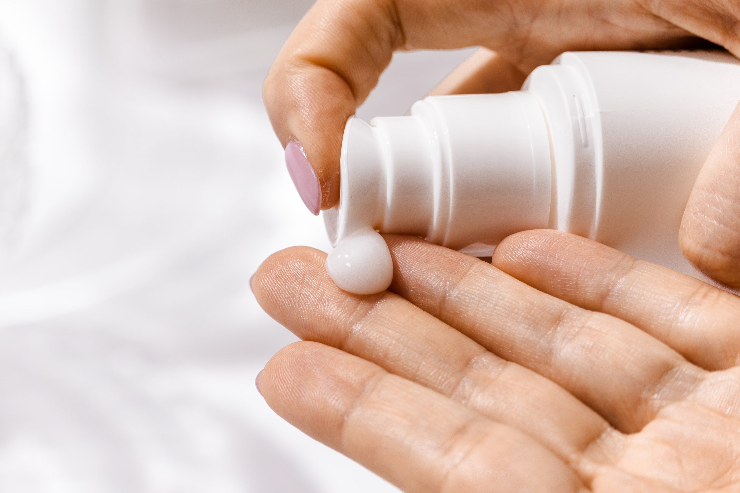 Kako da kosa ne bude isušena nakon mora? Praktična žena otkrila pet trikova za zaštitu od soli i sunca (VIDEO) 7 adorebeautynz cream 4713579