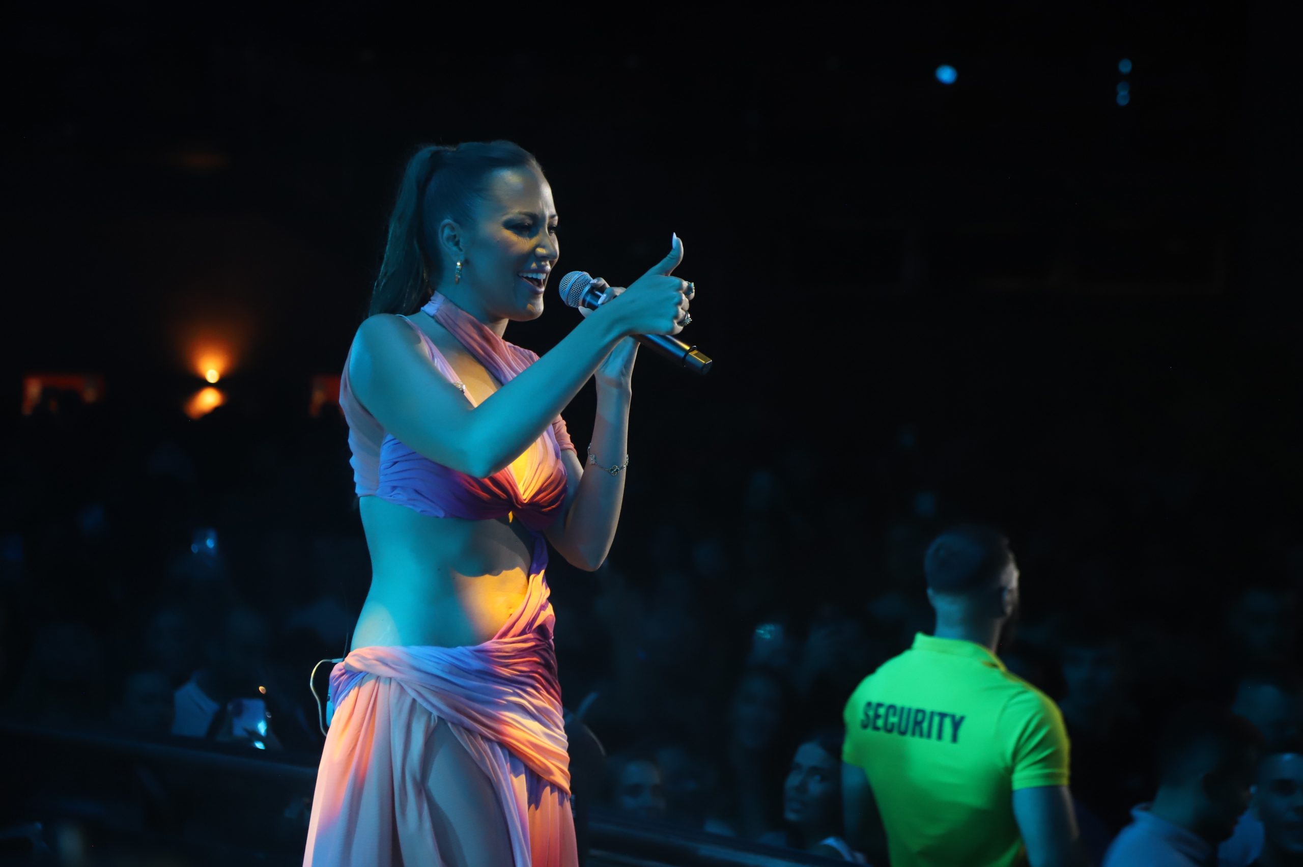 Spektakl Aleksandre Prijović u Budvi: Krcata diskoteka pevala uglas, novi hitovi grmeli do kasnih sati (VIDEO) 8 aleksandra prijovic budva elena 16