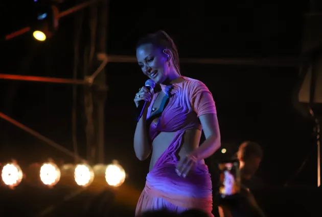 Spektakl Aleksandre Prijović u Budvi: Krcata diskoteka pevala uglas, novi hitovi grmeli do kasnih sati (VIDEO) 14 aleksandra prijovic budva elena 61