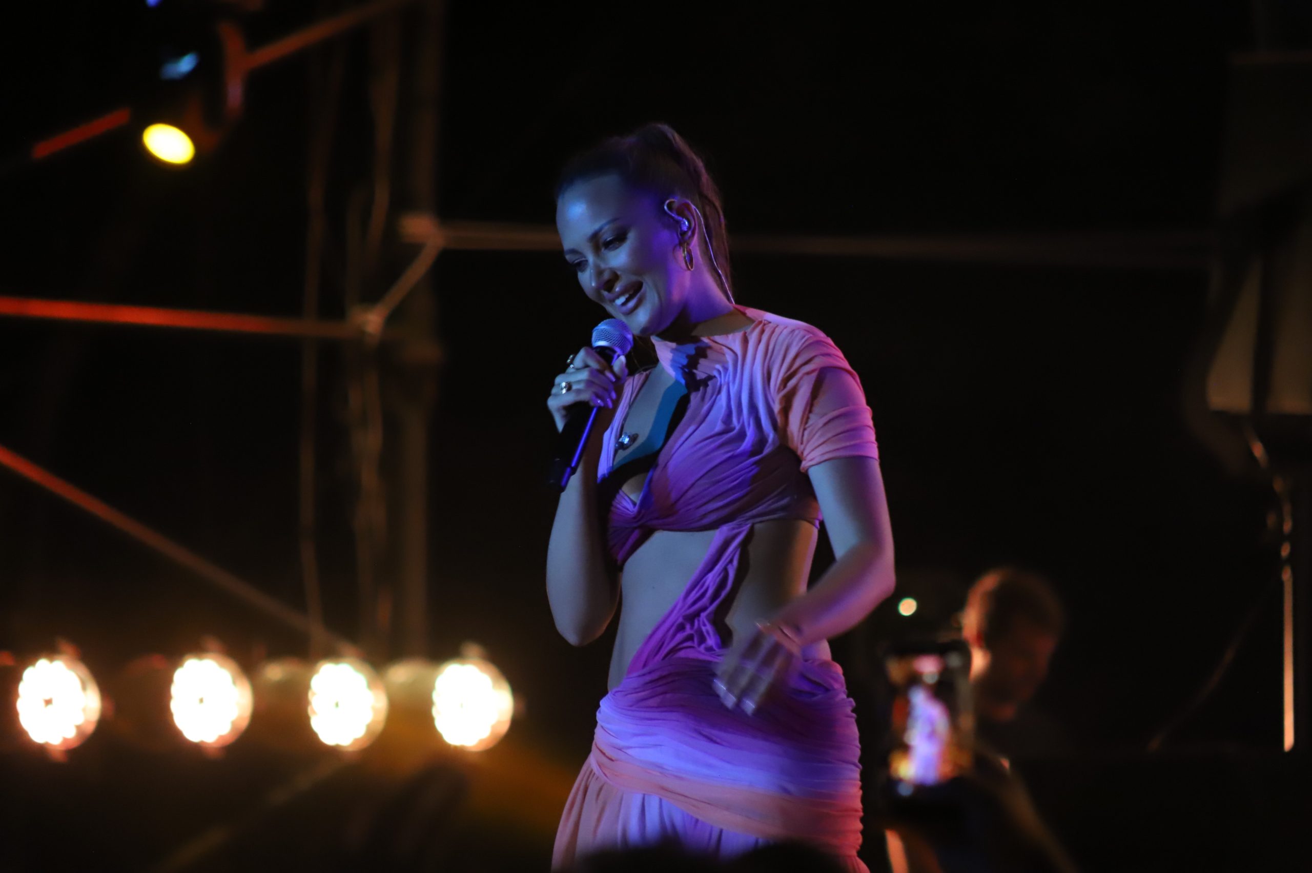 Spektakl Aleksandre Prijović u Budvi: Krcata diskoteka pevala uglas, novi hitovi grmeli do kasnih sati (VIDEO) 5 aleksandra prijovic budva elena 61