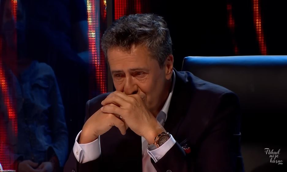 Enes Begović zaplakao pred kamerama: Nije mogao da suzdrži emocije kada je čuo ove stihove (VIDEO) 7 enes beg place