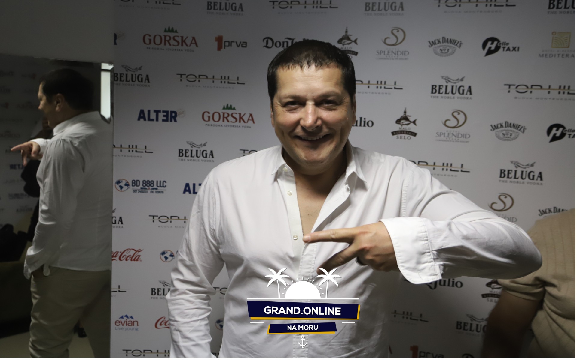 Aco Pejović otvorio dušu: Otkrio gde su mu ćerke, kada stižu nove pesme i prisetio se trenutka kada je mislio da je gotovo (VIDEO) 6 ipiccy image 1 1