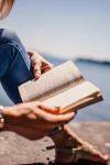 stocksnap reading 925589