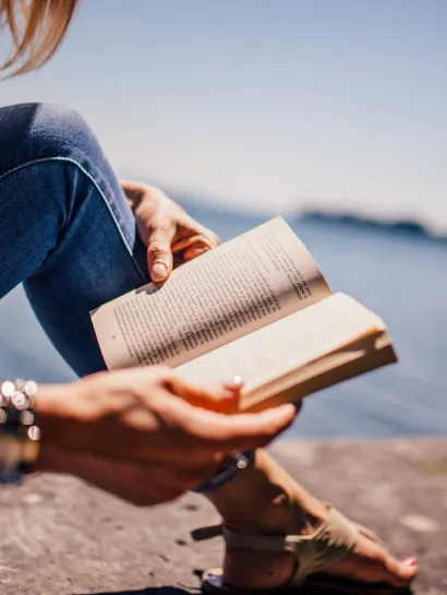 stocksnap reading 925589