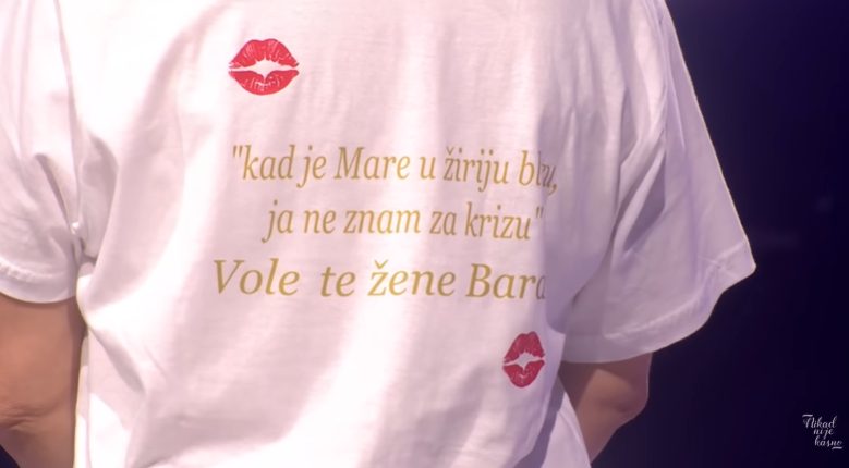 Žika Jakšić izazvao takmičarku u "Nikad nije kasno", ona zbog Mareta skinula majicu: Ova scena se i danas prepričava 8 takmicarka skinula majicu