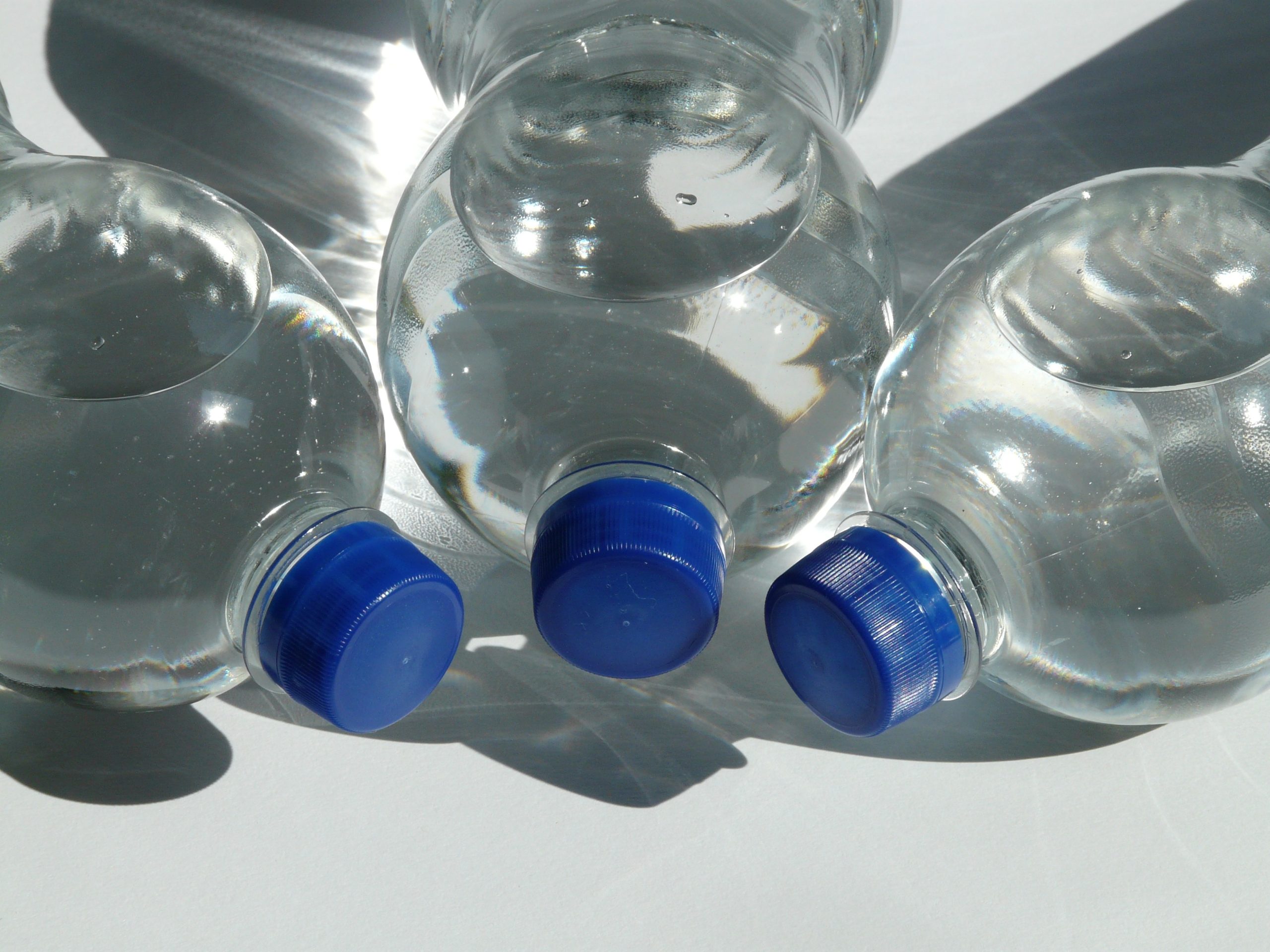 voda u plasticnoj flasi