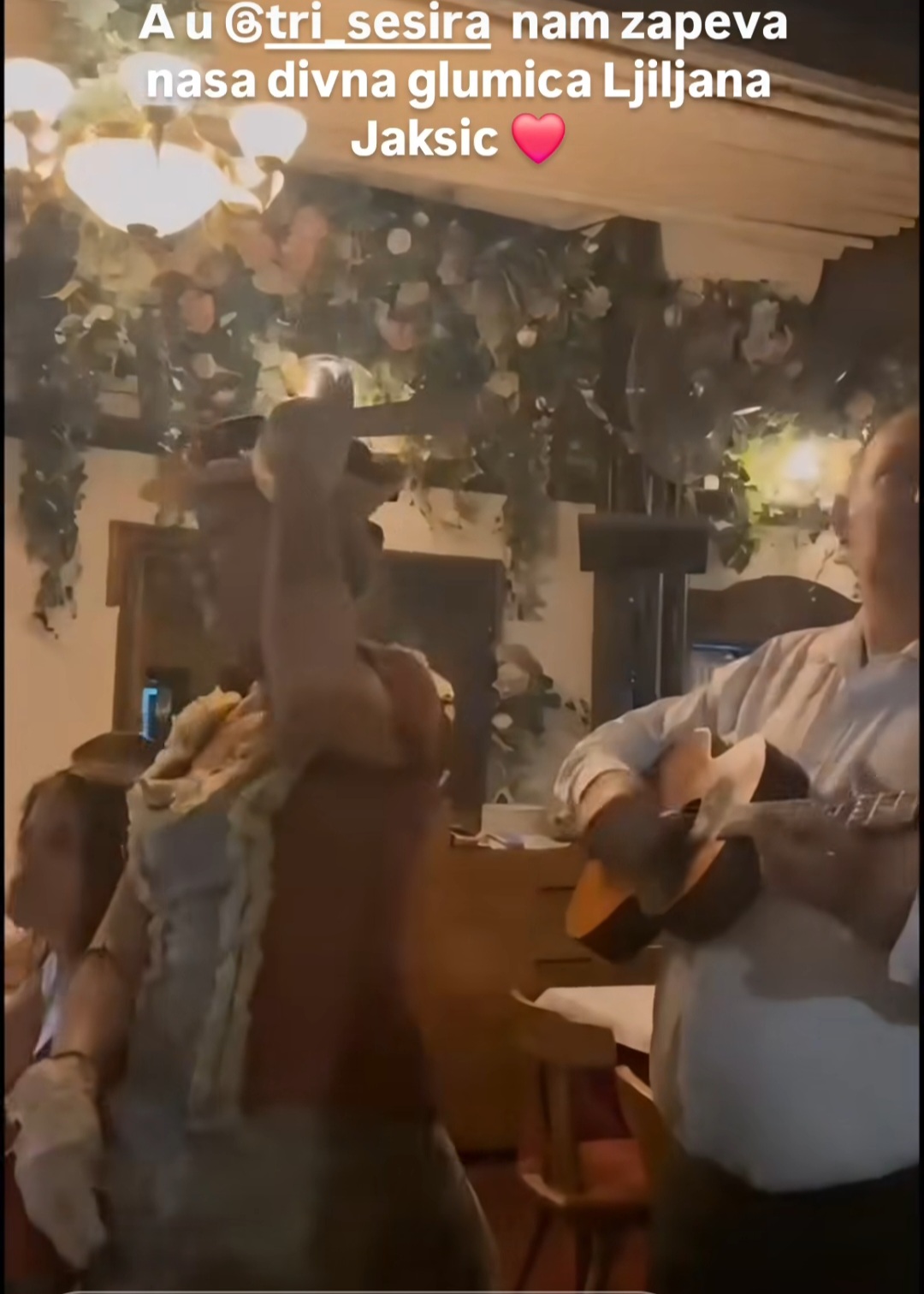 Dragana Mirković lumpovala po Skadarliji: Muzička zvezda u provodu u srcu Beograda (FOTO) 6 Dragana Mirkovic 4