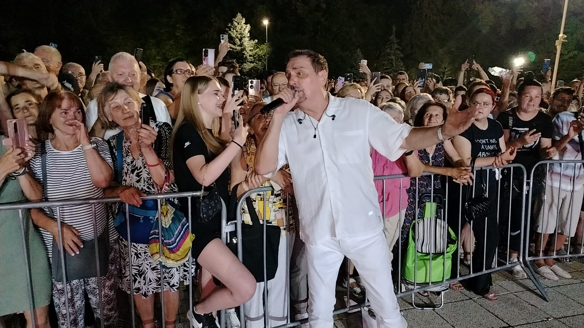 Više od 15.000 ljudi pevalo sa Kebom uglas! Pevač se oglasio nakon neviđenog spektakla u Niškoj Banji (FOTO/VIDEO) 9 IMG 20260802 WA0015