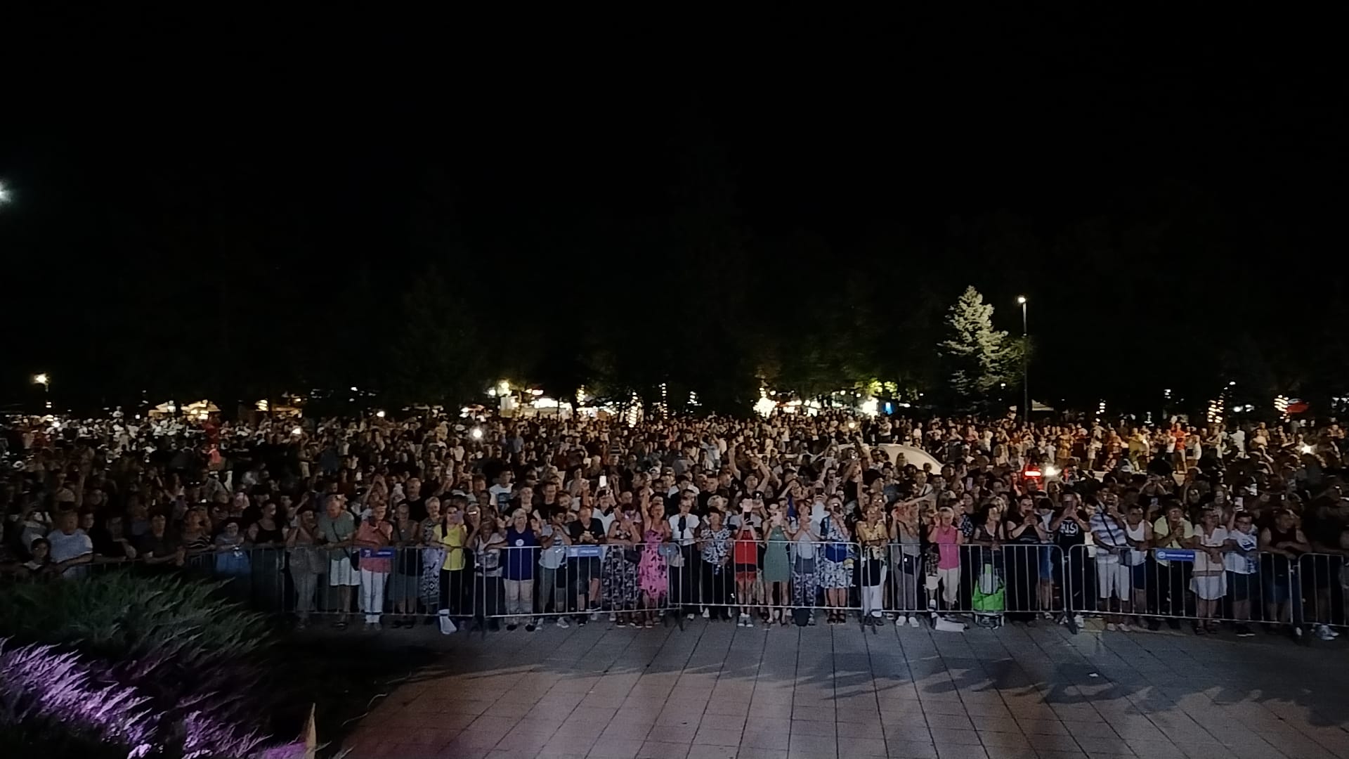 Više od 15.000 ljudi pevalo sa Kebom uglas! Pevač se oglasio nakon neviđenog spektakla u Niškoj Banji (FOTO/VIDEO) 10 IMG 20260802 WA0017