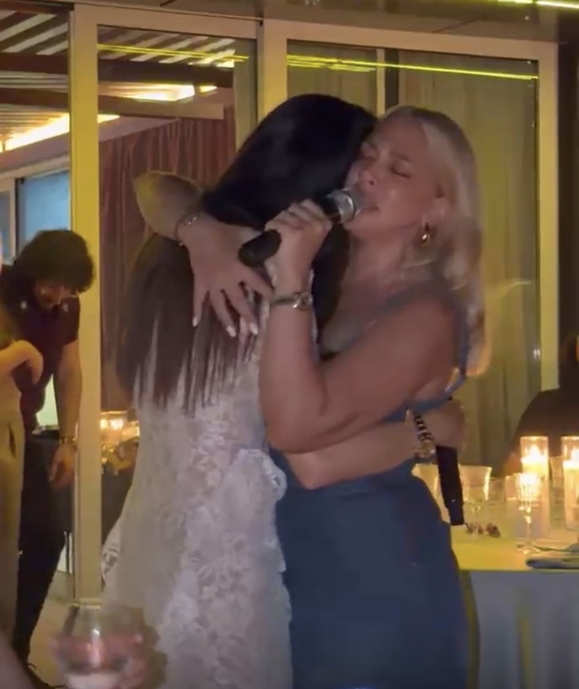 Emotivan trenutak na rođendanu sina Katarine Živković: Milica Todorović zaplakala u njenom zagrljaju (VIDEO) 6 IMG 0824