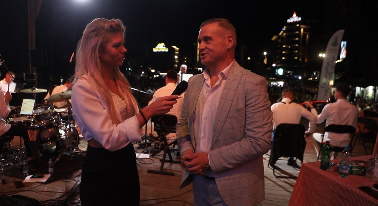 Vladimir Jovanov Senta usred koncerta na Zlatiboru otkrio ko može najviše da popije, zgodna plavuša odmah reagovala: "Nije istina" (VIDEO) 5 IMG 8139