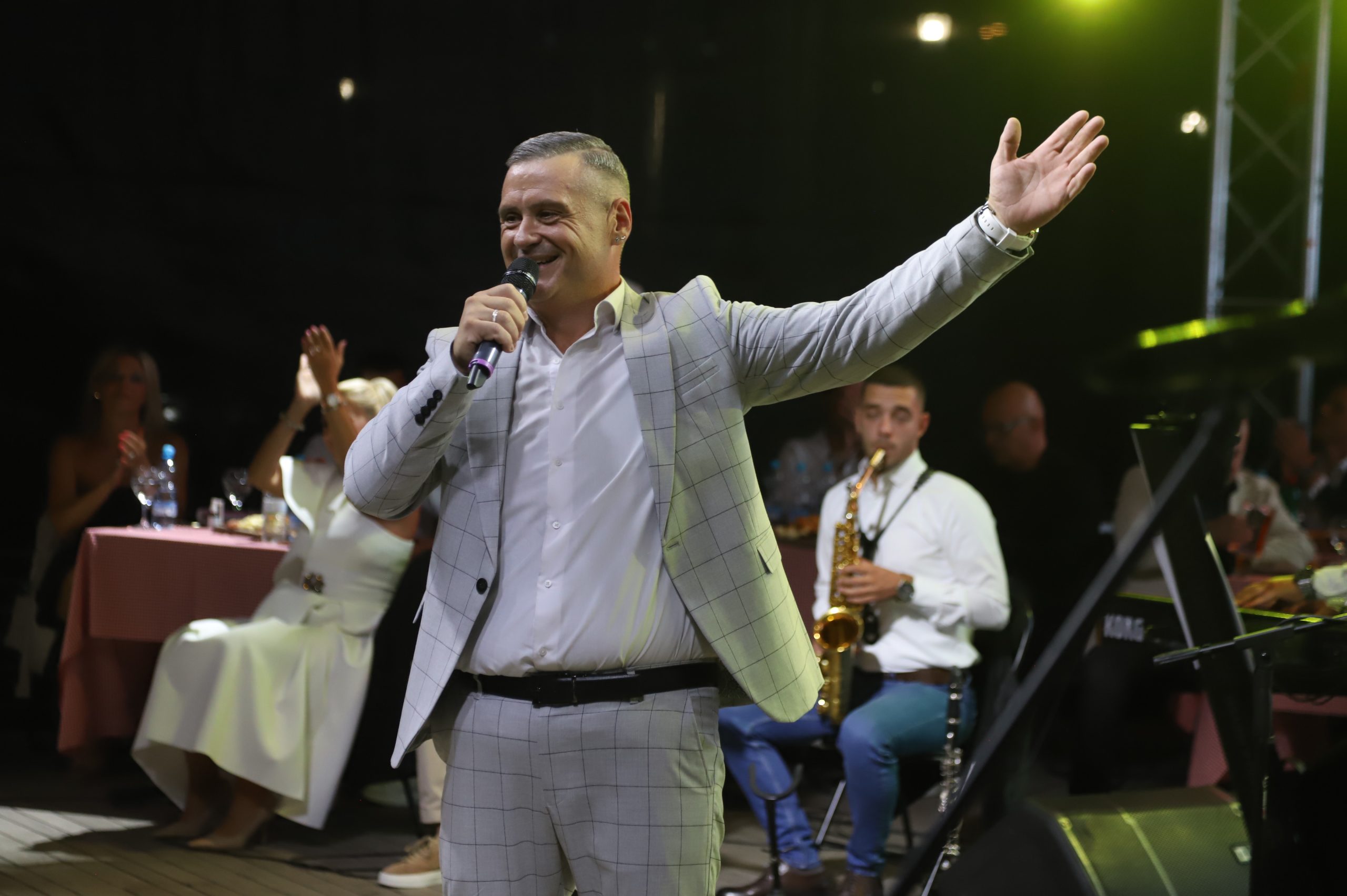 Vladimir Jovanov Senta usred koncerta na Zlatiboru otkrio ko može najviše da popije, zgodna plavuša odmah reagovala: "Nije istina" (VIDEO) 6 IMG 8494