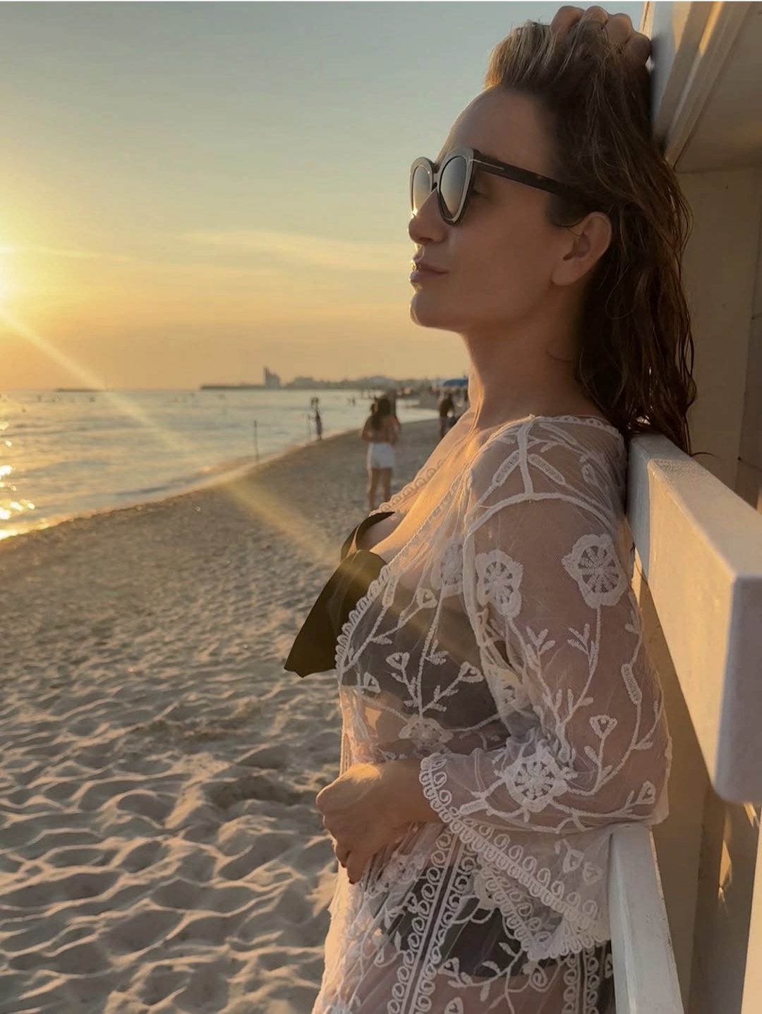 Gore mreže, skinula se Jelena Tomašević: Pevačica grmi u crnom bikiniju, izgleda nikad bolje (FOTO) 6 Jelena Tomasevic plaza 2