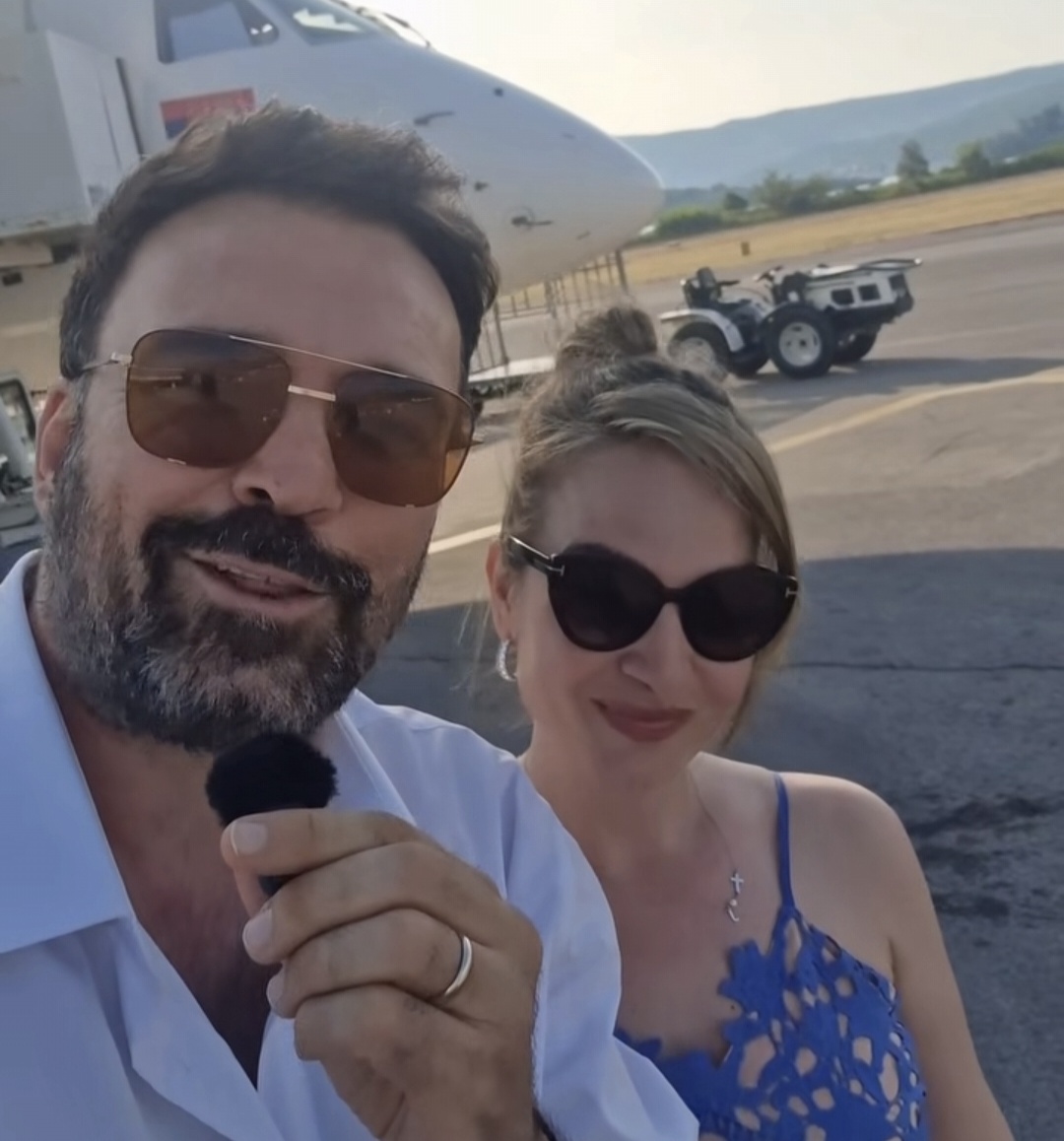 Ivan Bosiljčić dobio napad smeha nakon Jelenine izjave, nije mogao da se kontroliše pred kamerama: "Biramo se svaki dan..." 5 Jelena i Ivan Bosiljcic