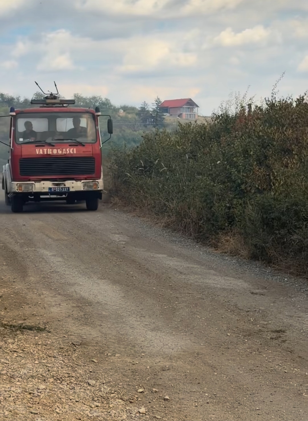 Bivša voditeljka pokazala užasno lice nakon spasavanja od vatrene stihije: "Stigne me kada se se sve završi" (FOTO) 8 Olja Crnogorac 1