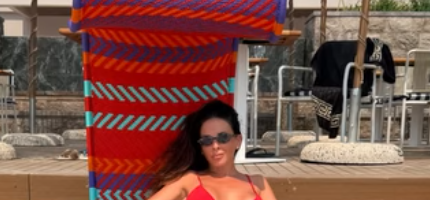 Ana Sević u kupaćem kostimu na Mikonosu ostavila sve bez daha, a onda pokazala kako uživa sa suprugom na plaži (FOTO) 30 Screenshot 2026 08 17 094318