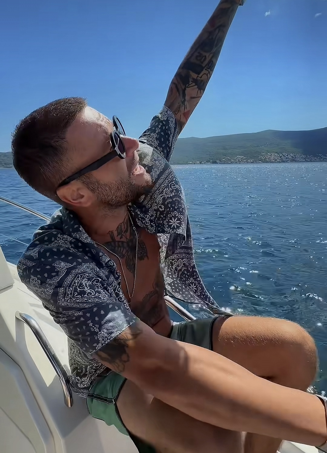 "Zaključao sam se u sobu, za mesec dana sam bio potpuno nova osoba": Pevač otkrio sve o raskidima, priznao šta mu je najveći problem 6 Screenshot 20260807 162121 Instagram