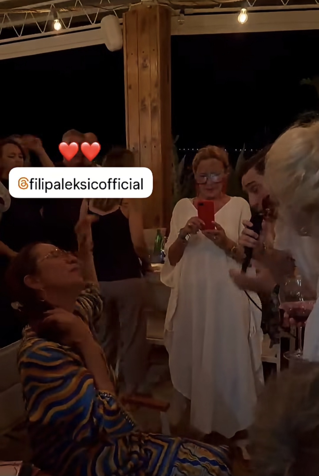 Zvezda "Granda" zapevao Nataši Ninković "na uvce": Glumica jednim gestom pokazala koliko je uživala, pevač počastvovan (VIDEO) 4 Screenshot 20260809 111006 Instagram